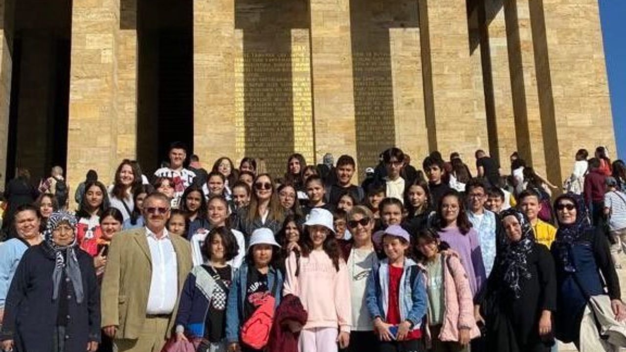 Ortaokul öğrencilerinden Anıtkabir'e ziyaret