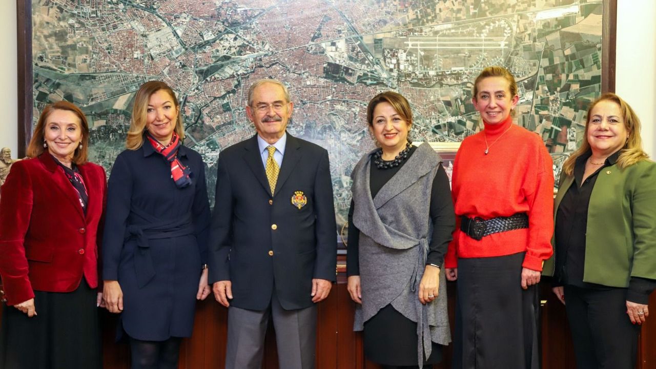 CHP li Kadın Meclis Üyelerinden Büyükerşene Ziyaret