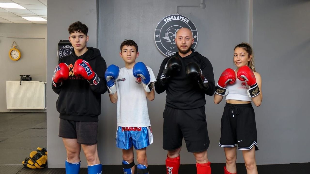 4 Genç Sporcu Türkiye Kickboks Şampiyonasına Hazırlanıyor
