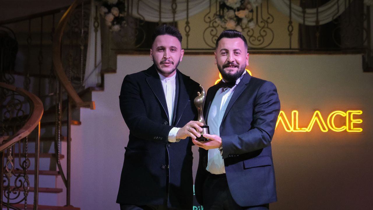 “En İyi Erkek Kuaförü Ödülü”nün sahibi Aykut Kızılçay