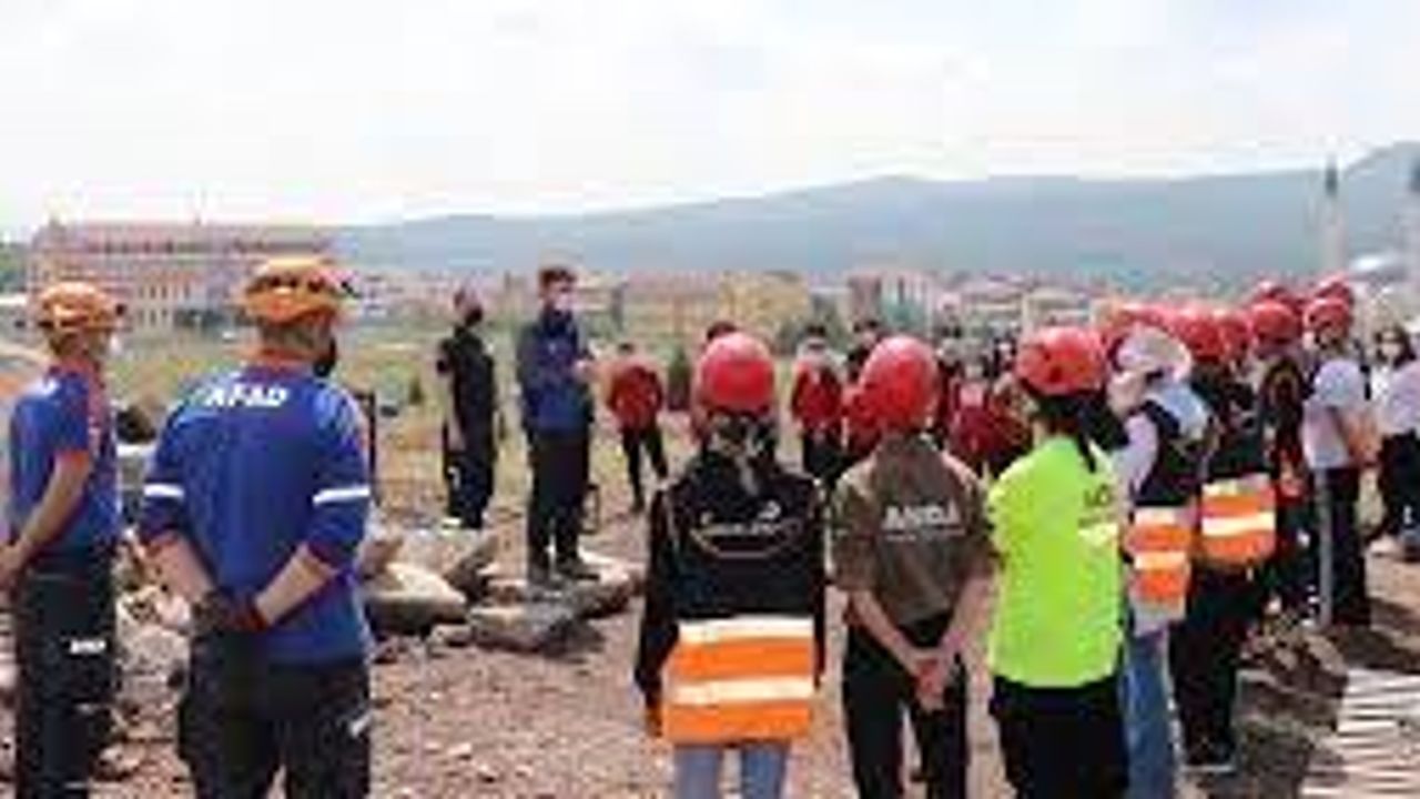 Eskişehir’den 116 kişi ve 20 araç deprem bölgesine hareket etti