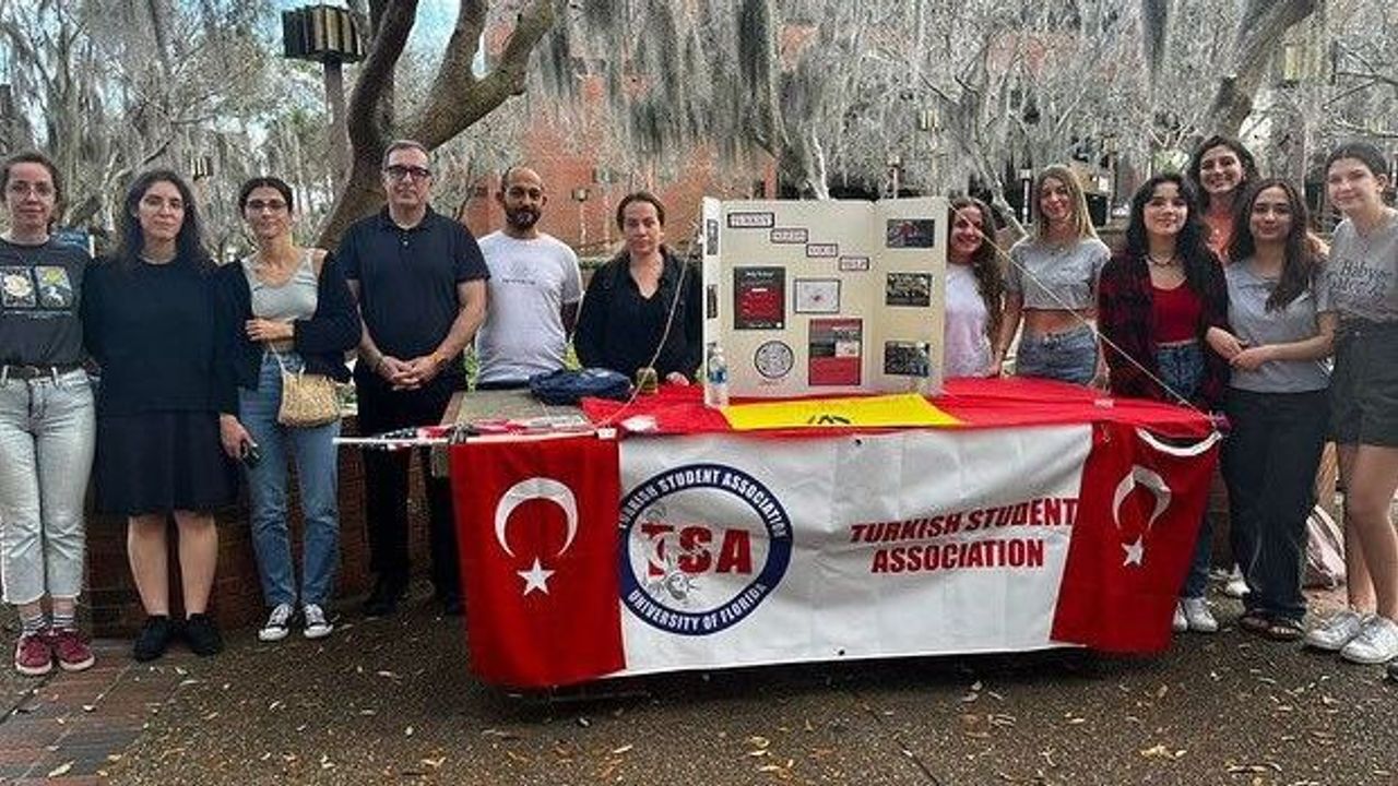 Amerikadaki Türk Öğrenciler Deprem Farkındalığı İçin Stant Açtılar
