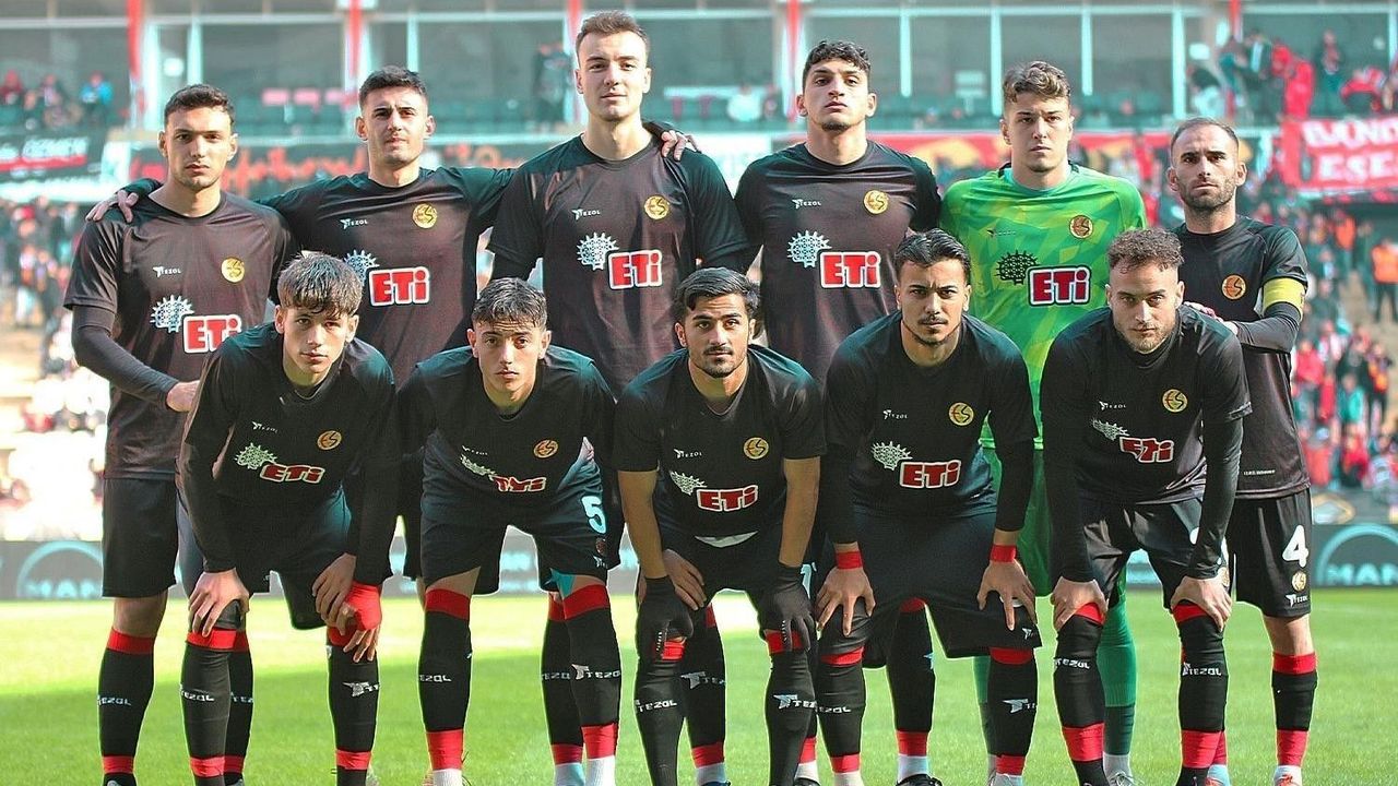 Eskişehirspor Deplasmanda 10 Evinde 5 Puan Topladı