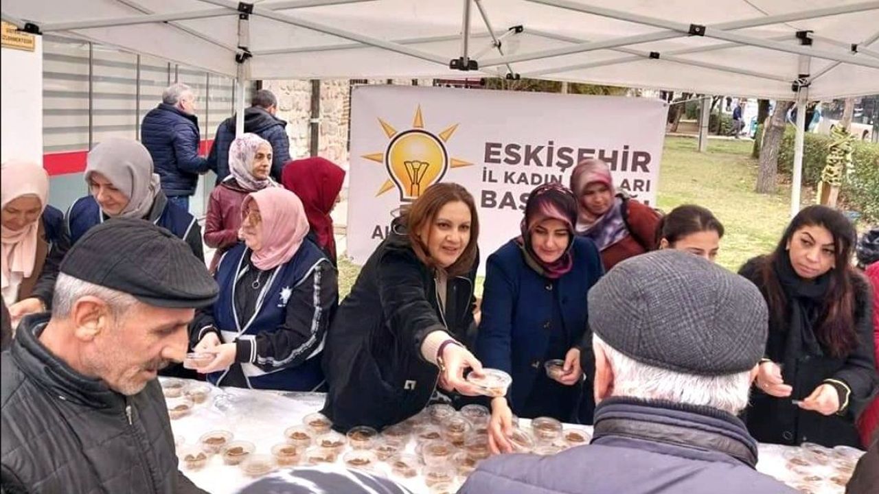 AK Parti Eskişehir İl Kadın Kolları’ndan Kandil İkramı