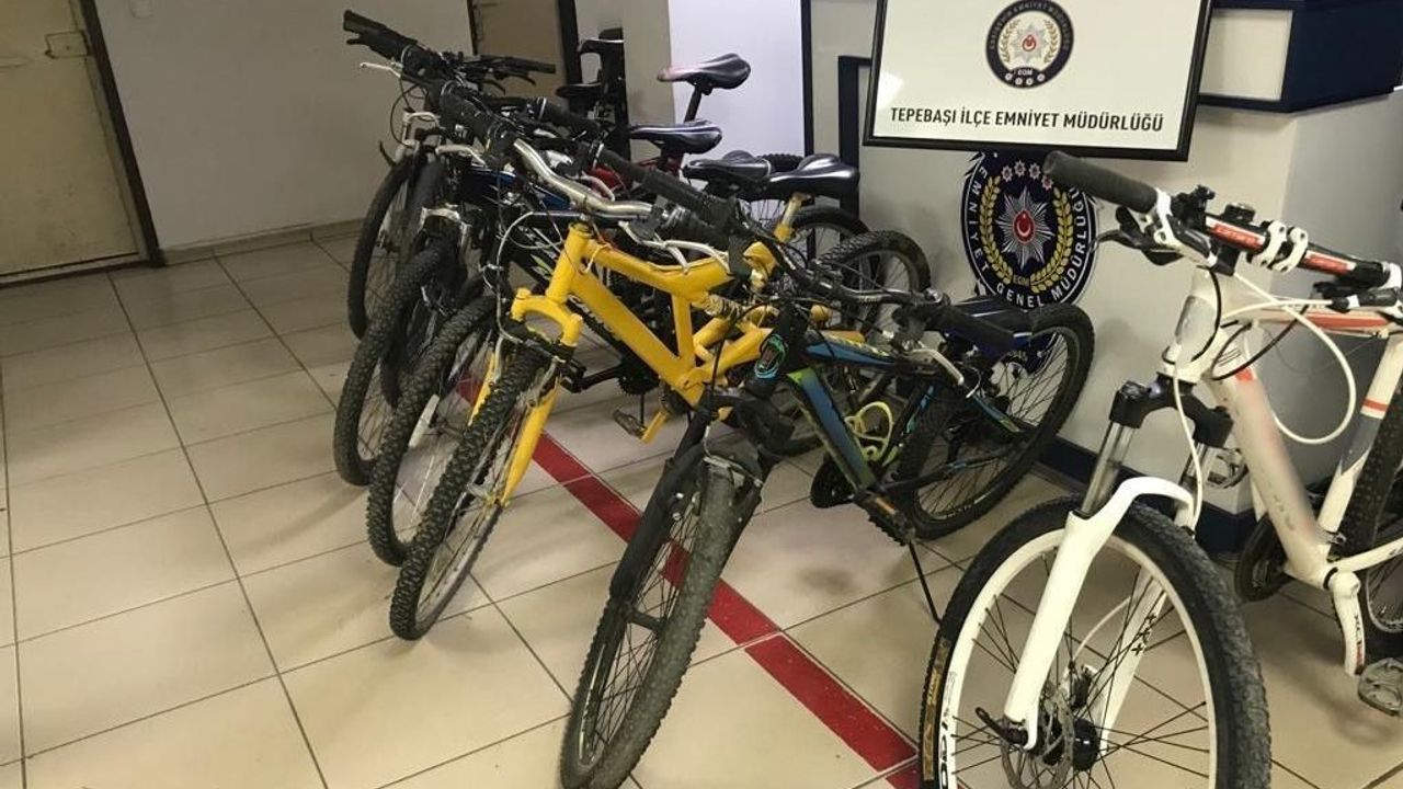 Hırsızlık Şüphelileri Çaldıkları Bisikletlerle Yakalandı