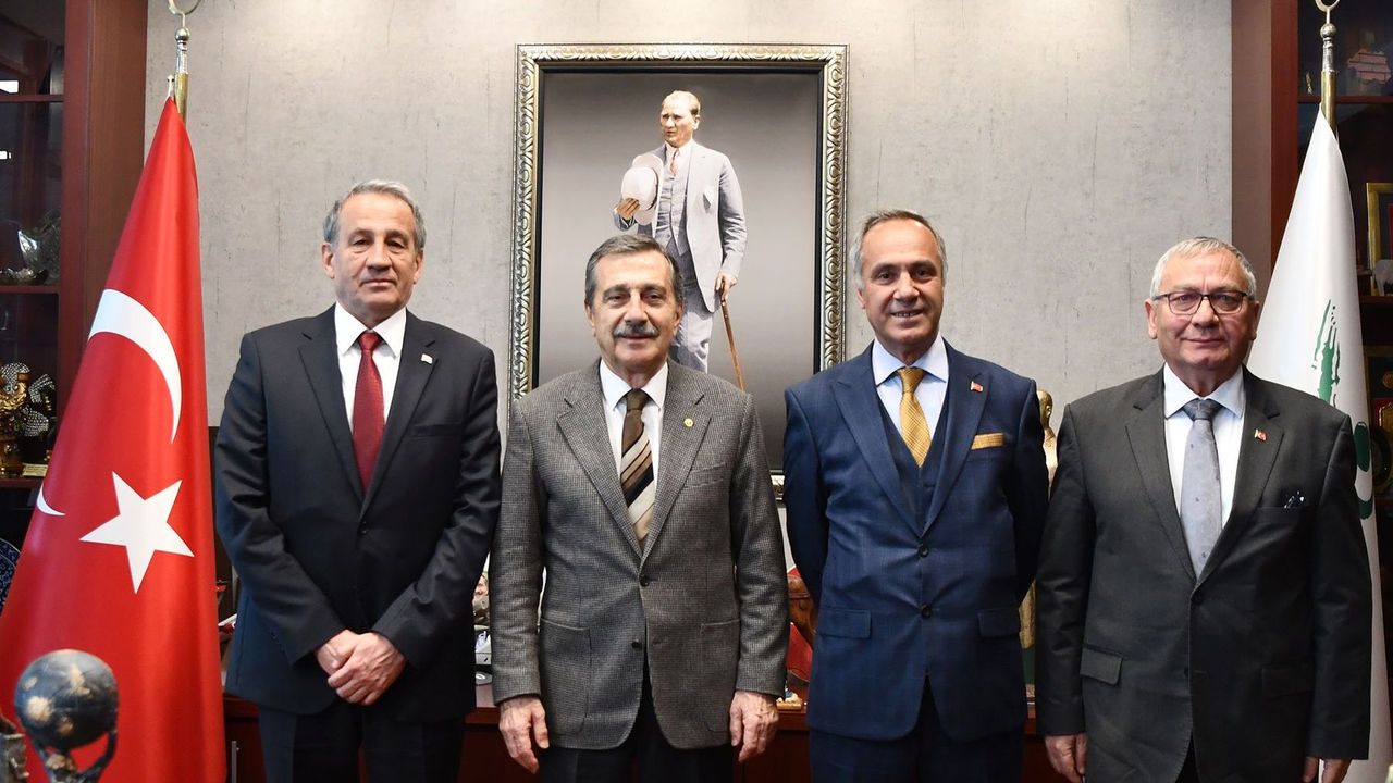 Kılıçdaroğlu Gönüllüleri Başkan Ataç'ı Ziyaret Etti