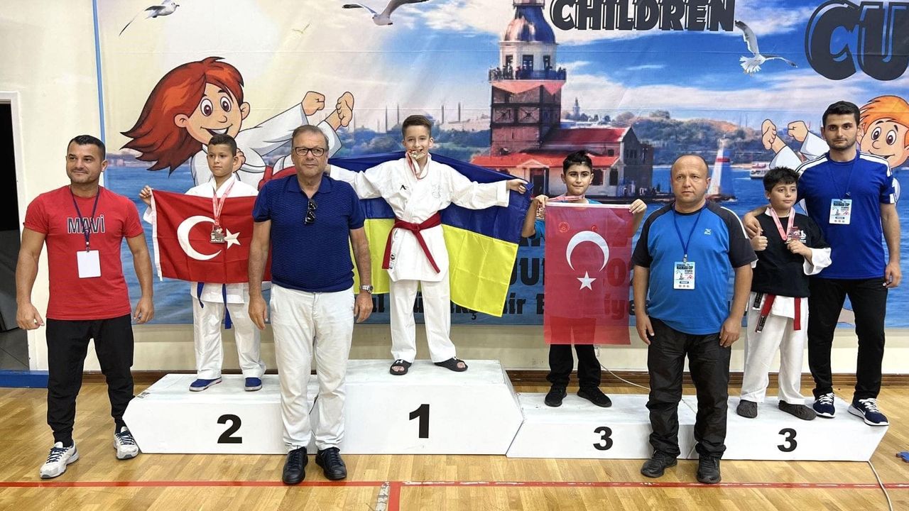 Eskişehirli Karateciler İstanbul’daki Turnuvada Üçüncü Oldu
