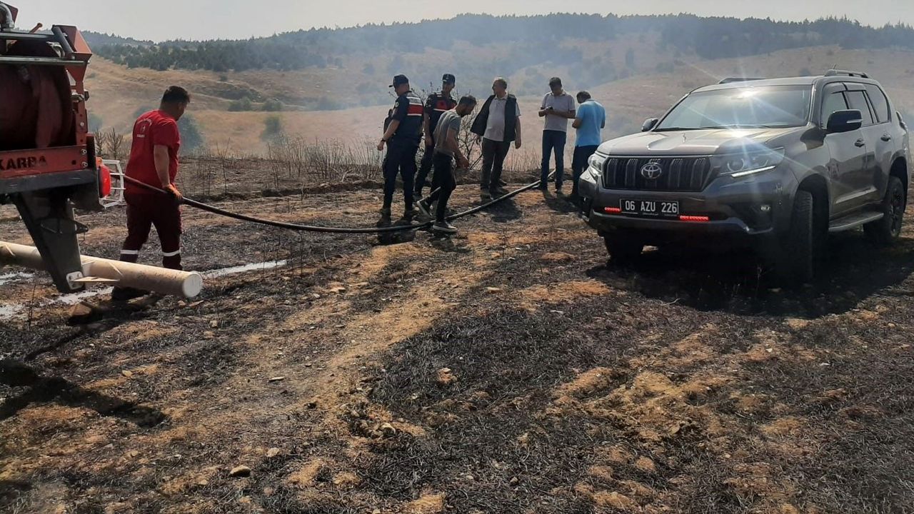 Anız Yakılmasıyla Tarlada Başlayan Yangın Ormanlık Alana Sıçramadan Söndürüldü