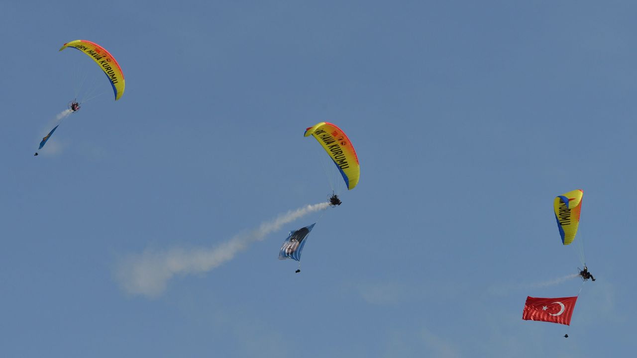 2. THK Havacılık Festivali Yamaç Paraşütü Gösterisi ile Başladı