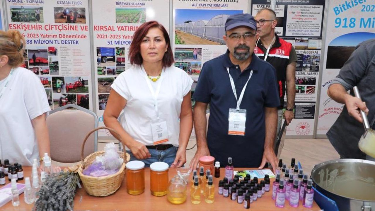 Arıköy’de Arıcılık Eğitimi Aldı Şimdi Lavanta Balı Üretiyor