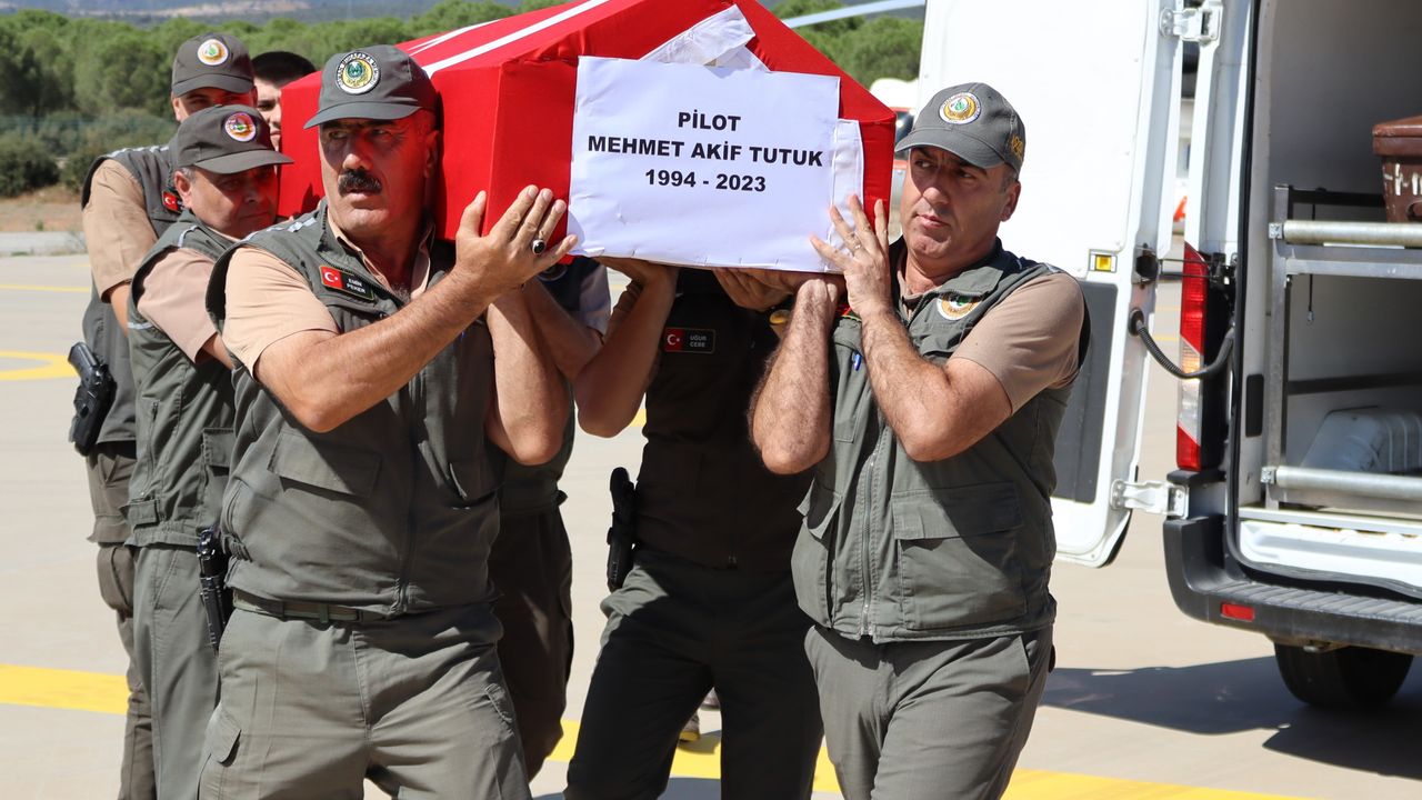 Türk Pilot Tutuk, Eskişehir'e Uğurlandı