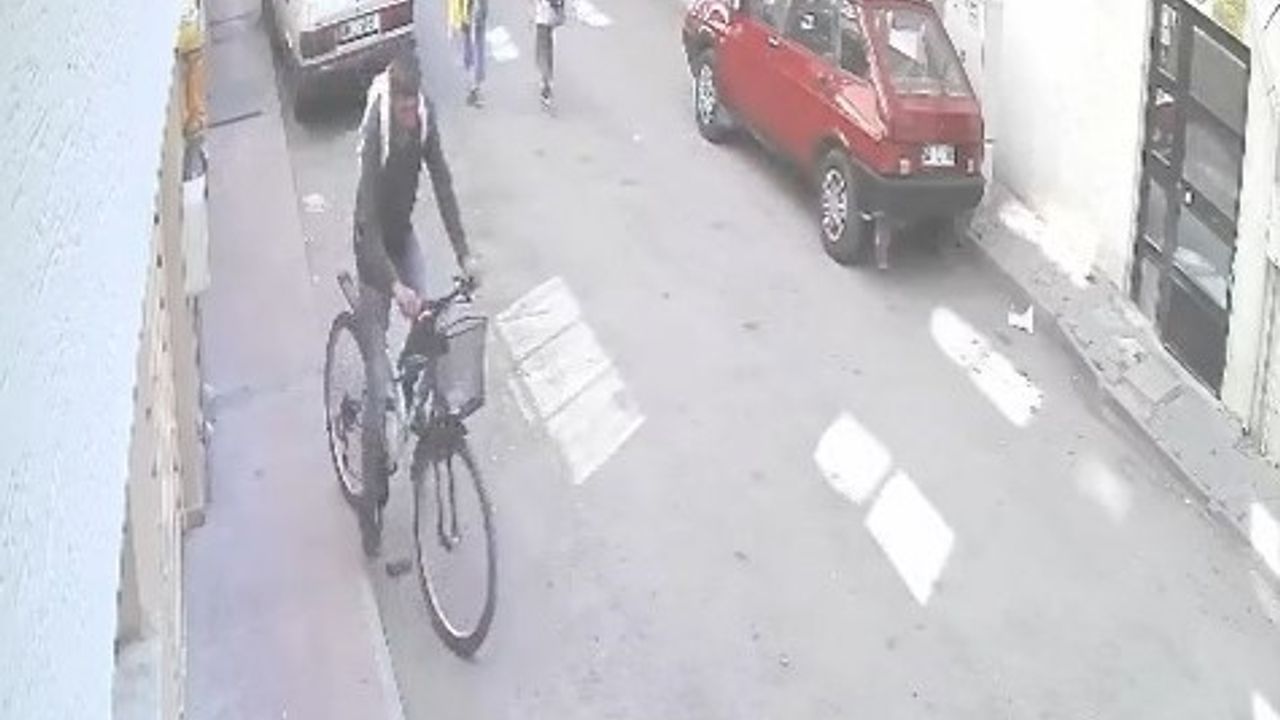 Bisiklet Hırsızı Güvenlik Kameralarına Yakalandı