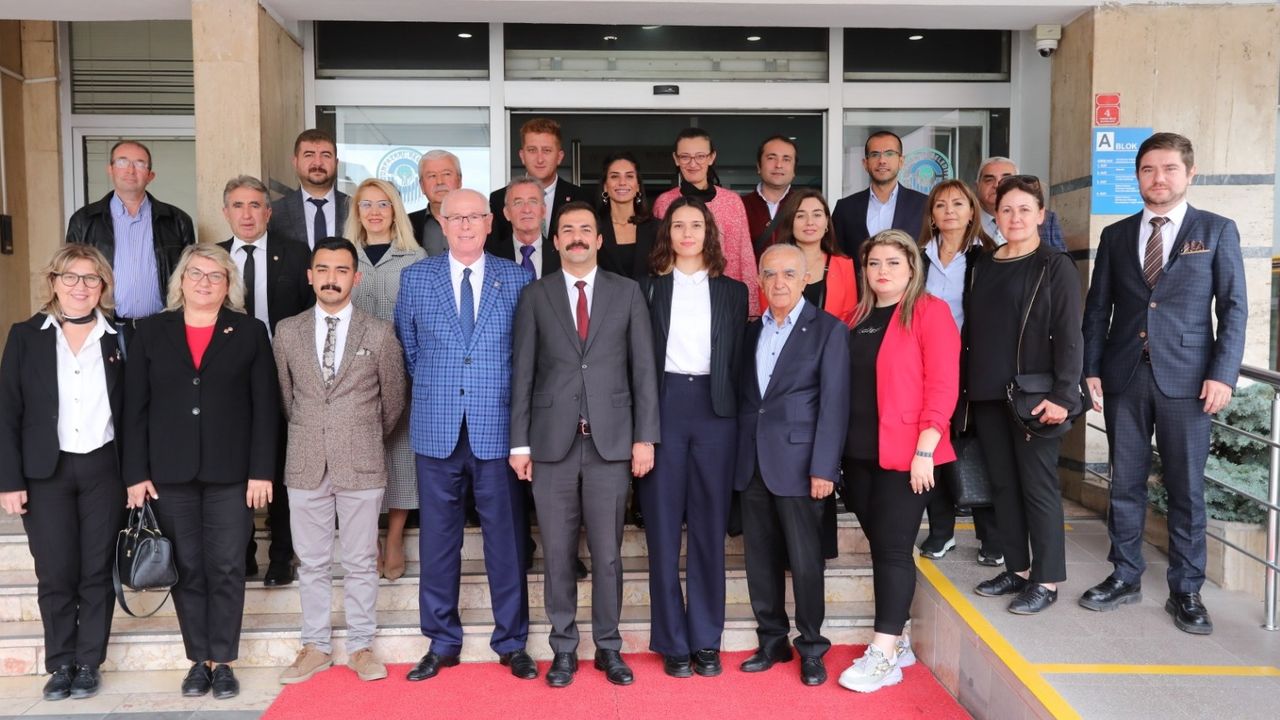 CHP Eskişehir İl Başkanı Yalaz ve İl Yönetiminden Başkan Kurt’a Ziyaret