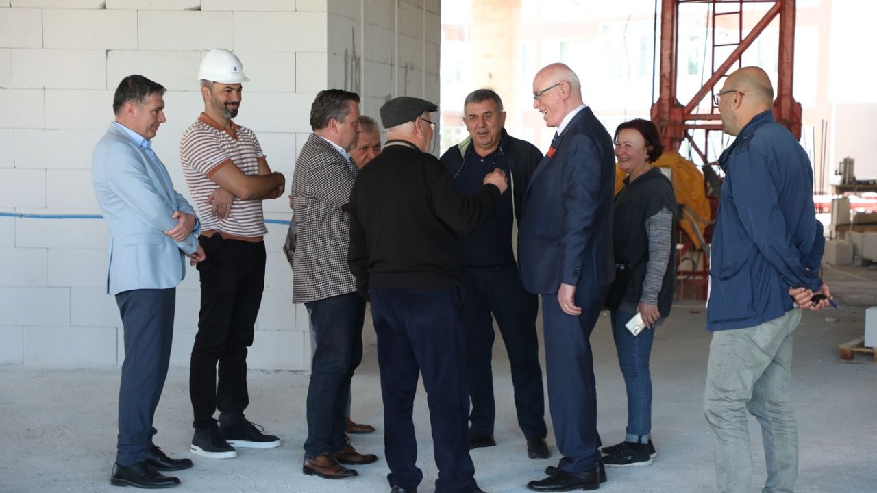 Başkan Kurt Yenikent Kapalı Pazar Yeri ve Kültür Merkezi’ni İnceledi