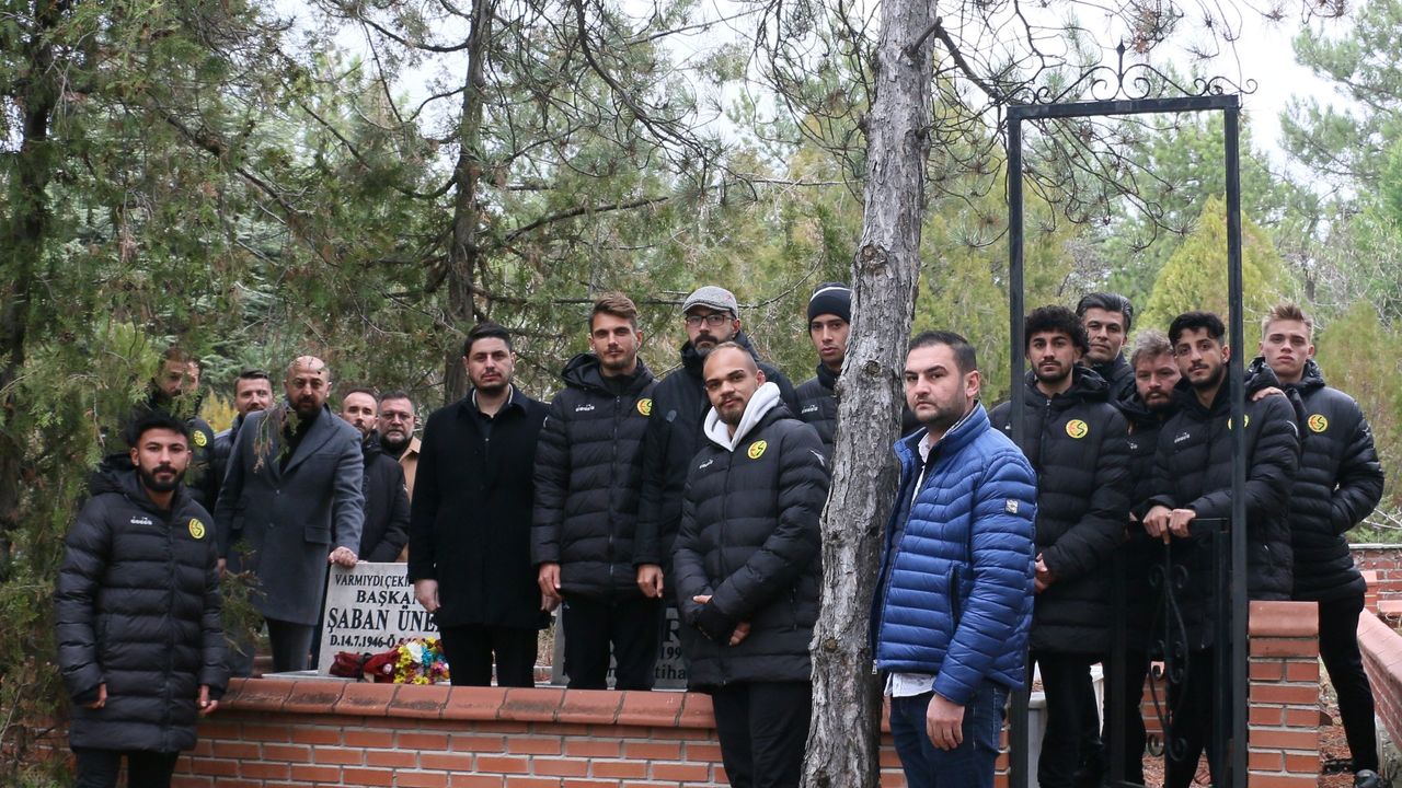 Eskişehirspor'dan Mezarlık Ziyareti
