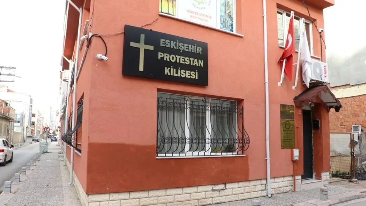 Eskişehir’de Bir Kişi Kilise Pastörüne Saldırdı