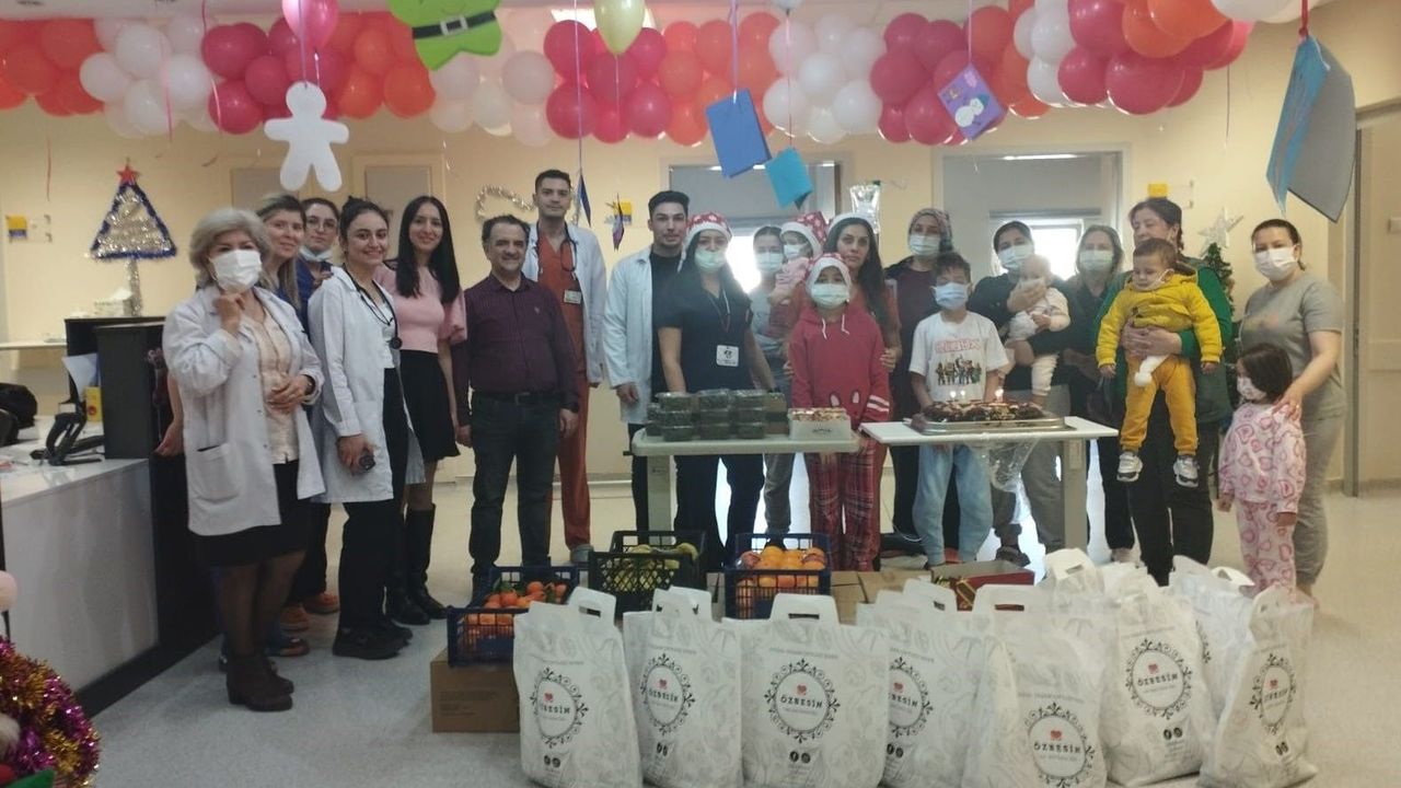 Eskişehir’de 130 Kişilik Ekip Onkoloji Servisi’nde Tedavi Gören Çocukların Yeni Yılını Kutladı
