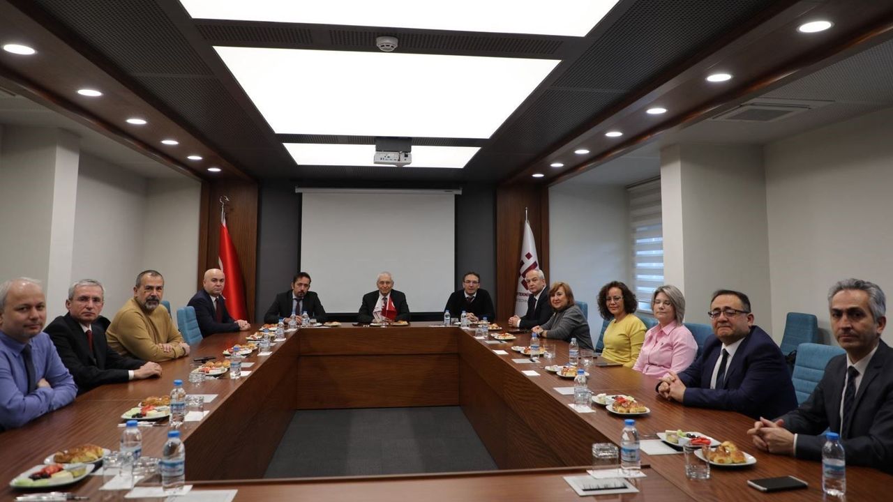 Rektör Özcan, ESTÜ Daire Başkanları ile İstişare Toplantısında Bir Araya Geldi