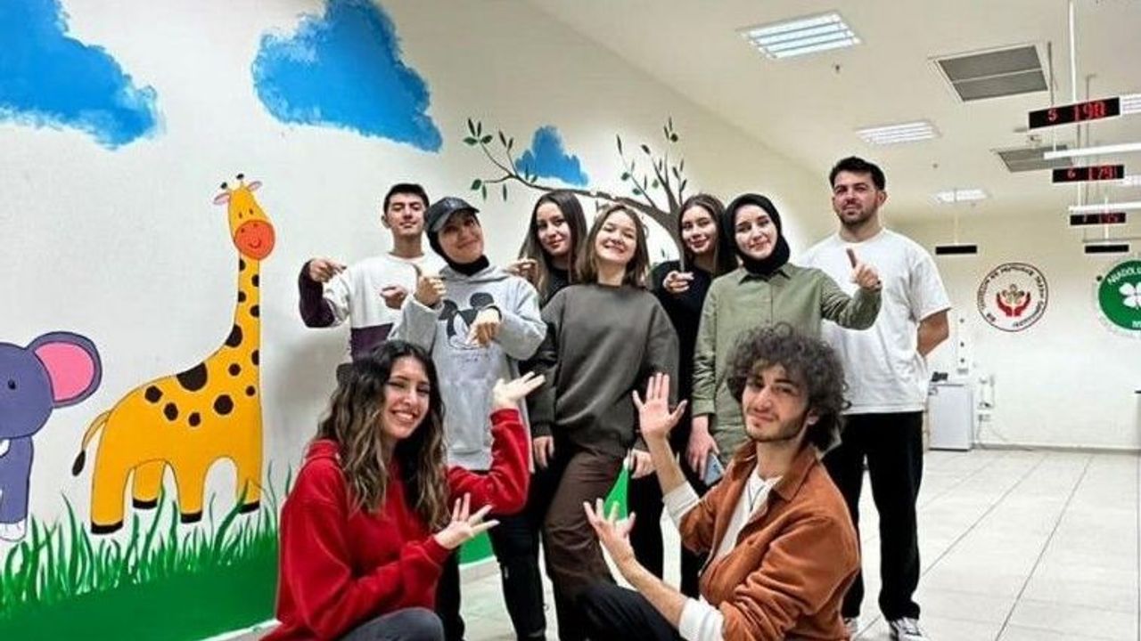 GTHK, Eskişehir Şehir Hastanesi Çocuk Kan Alma Biriminin Duvarlarını Süsledi