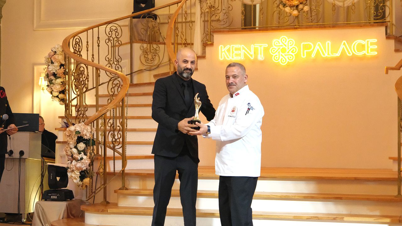“Gorill Burger House En İyi Şef Ödülü”nün sahibi Ahmet Turan Etli