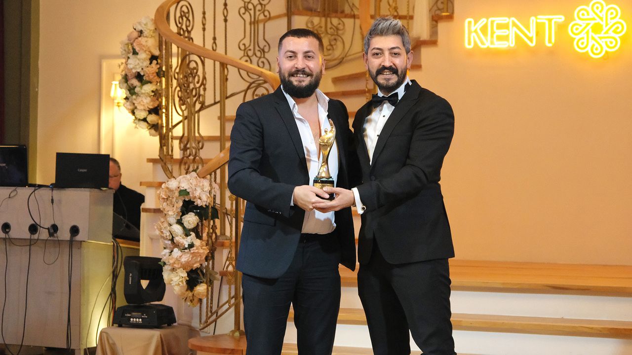 “En İyi Erkek Kuaförü Ödülü”nün sahibi Ersin Özkan