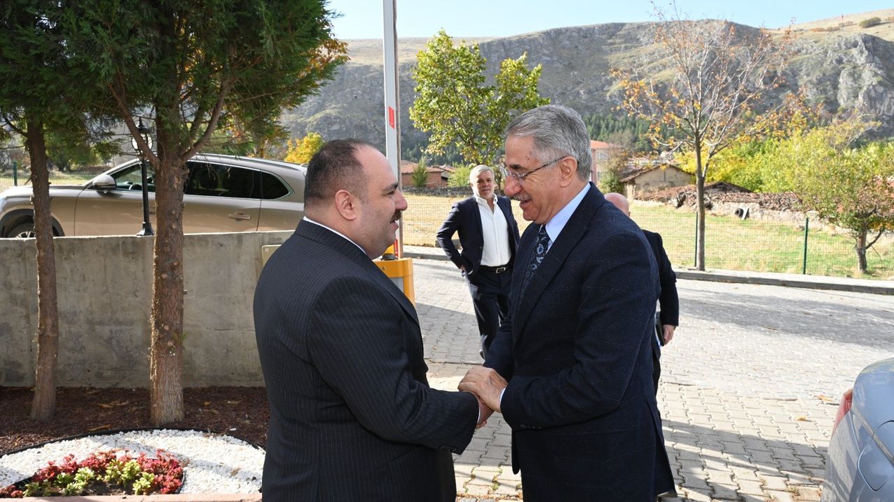 AK Parti’li Yanılmaz, Başkan Hamamcı’yı Ziyaret Etti