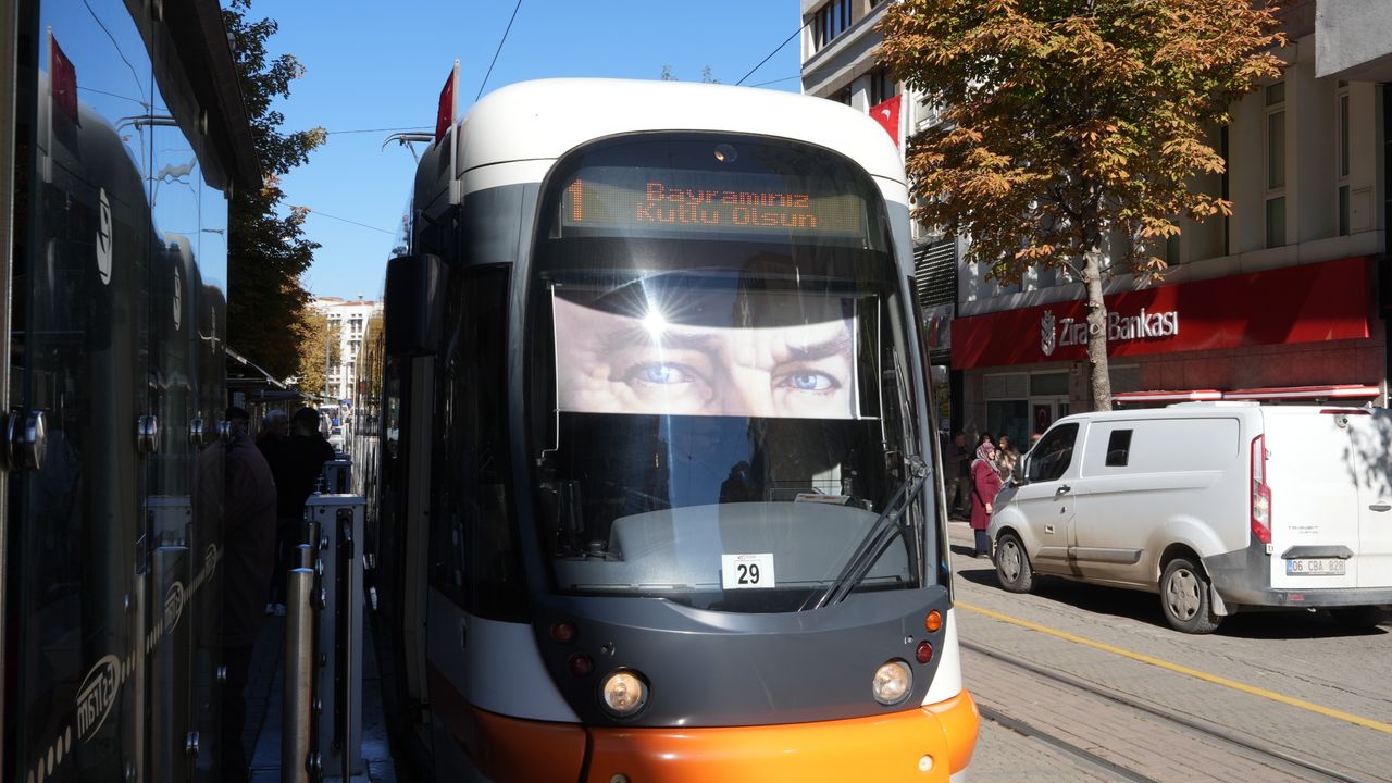 Cumhuriyet Coşkusu Eskişehir Tramvaylarını Süsledi!