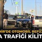 Eskişehir’de Otomobil Refüje Çıktı: Kaza Trafiği Kilitledi