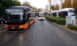 Eskişehir caddelerinde elektrikli otobüsler