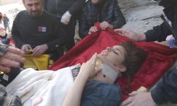 Eskişehir’den giden arama kurtarma ekipleri Antakya’da enkaz altından 2 kişiyi kurtardı