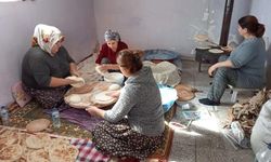 Beylikovalı kadınlardan deprem bölgesine 20 bin köy ekmeği desteği