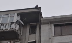 Çatıdaki Tehlike Esnafın Dikkatiyle Farkedildi