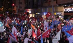 AK Parti Eskişehir İl Başkanlığı önünde zafer kutlaması Yapıldı