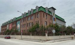 Depremzede Başörtülü Öğrenciyi Okula Almayan Müdüre Ceza