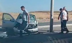 Sürücü Tramvay Yolundaki Direğe Çarptı