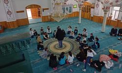 İlkokul Öğrencileri Camiyi Gezdi