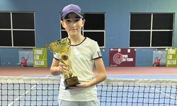Eskişehirli Genç Sporcu Tenis Turnuvasında Şampiyon Oldu