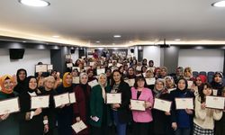 AK Parti'den Kadınlara Eğitim