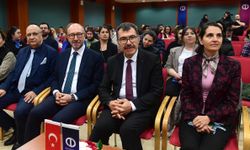 TÜBİTAK Başkanı Mandal Anadolu Üniversitesi'nde Konferansa Katıldı