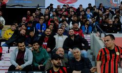 Eskişehirspor Taraftarlarından Anadolu Üniversitesi Spor Kulübüne Destek