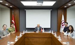 ESTÜ'nün Başarılı Hidroana Takımından Rektör Özcan'a Ziyaret