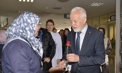 Müdür Bildirici'den 'Hasta Hakları Günü'nde Stantlara Ziyaret