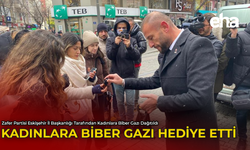 Kadınlara Biber Gazı Hediye Etti