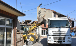 İnönü'de Tehlike Yaratan Metruk Bina Yıkıldı