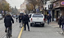 O Cadde Otopark Niyetine Kullanılıyor