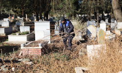 Mezarlıklarda Bakım Çalışmaları Sürüyor