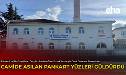 O Camide Asılan Pankart Yüzleri Güldürdü