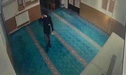 Rahatlığı Pes Dedirtti: Camiyi Soyup İkramları Afiyetle Yedi!