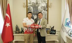 Sivrihisarlı Milli Kick Boksçu Doğan Kılıç'tan Başkan Dökmeci'ye Ziyaret!