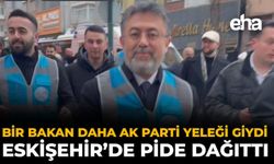 Bir Bakan Daha AK Parti Yeleği Giydi: Eskişehir’de Pide Dağıttı
